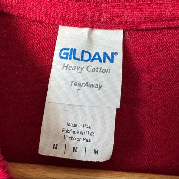 Red Victoria Canada T-Shirt - Picture 3 of 4